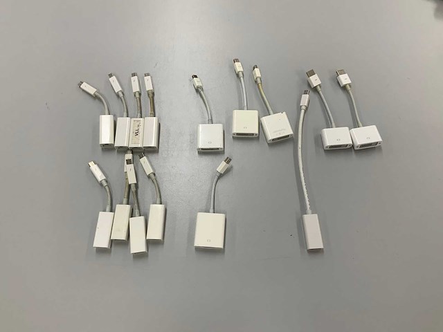 Apple ethernet/monitor adapters (15x) - afbeelding 1 van  4