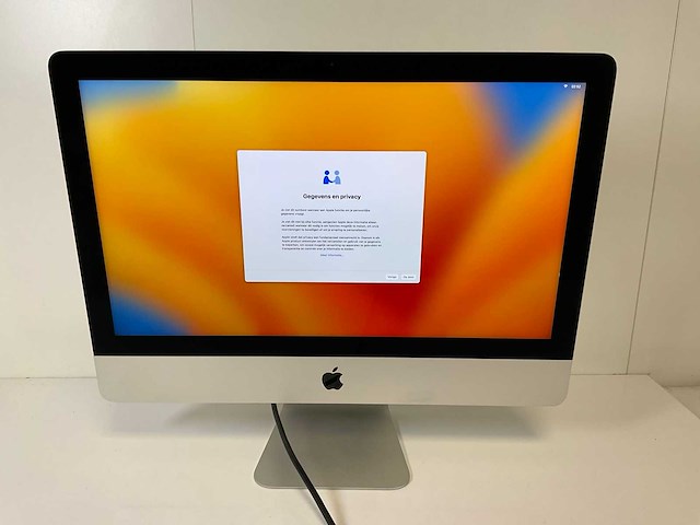 Apple imac 21.5”, intel quadcore i7, 16 gb ram, 1 tb ssd, amd radeon pro 560 4gb all-in-one desktop - afbeelding 1 van  6