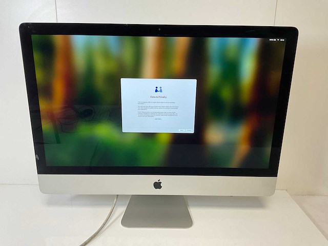 Apple imac 27”, hexacore i5, 8 gb ram, 1 tb nvme, amd radeon pro 570x 4 gb all-in-one desktop - afbeelding 1 van  8