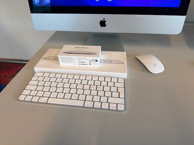 Apple imac met accessoires - afbeelding 2 van  3