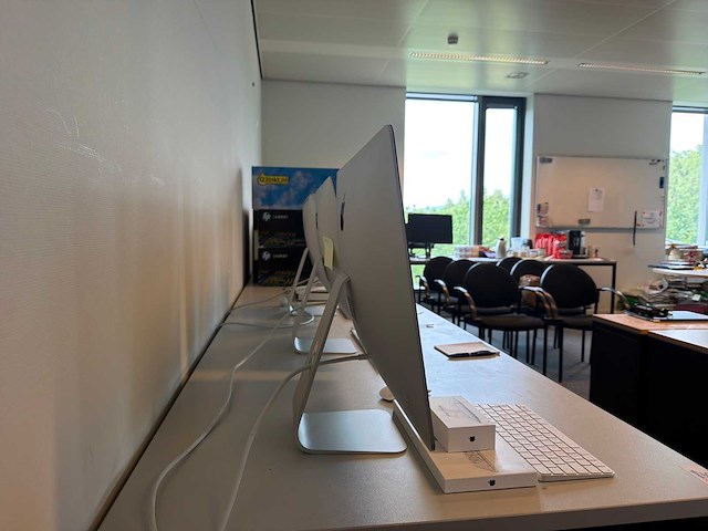 Apple imac met accessoires - afbeelding 3 van  3