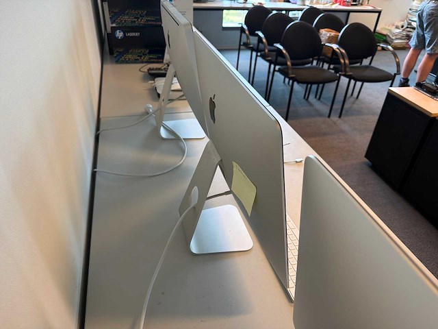 Apple imac met accessoires - afbeelding 3 van  3