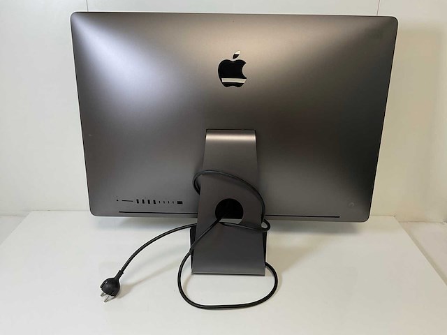 Apple imac pro 27”, xeon(r) w-2140b, 64 gb ram, 1 tb nvme, amd radeon pro vega 56 8 gb all-in-one desktop - afbeelding 4 van  6