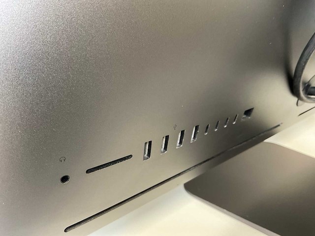 Apple imac pro 27”, xeon(r) w-2140b, 64 gb ram, 1 tb nvme, amd radeon pro vega 56 8 gb all-in-one desktop - afbeelding 5 van  6