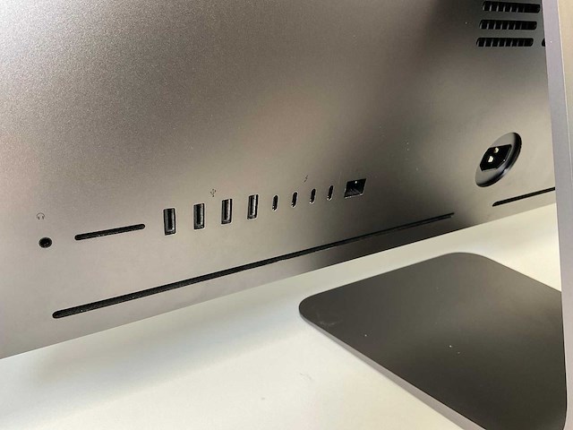 Apple imac pro 27”, xeon(r) w-2140b, 64 gb ram, 1 tb nvme, amd radeon pro vega 56 8gb all-in-one desktop - afbeelding 5 van  6