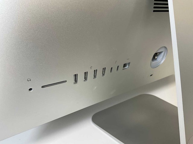 Apple imac retina 4k 21.5”, quadcore i3, 8 gb ram, 1 tb ssd, amd radeon pro 555x 2 gb all-in-one desktops (2x) - afbeelding 13 van  15