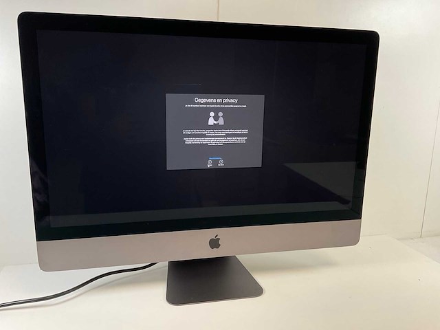 Apple imacpro 1.1 27”, xeon(r) w-2140b, 64 gb ram (4x16gb), 1 tb ssd, amd radeon pro vega 56 8 gb all-in-one desktop - afbeelding 1 van  4