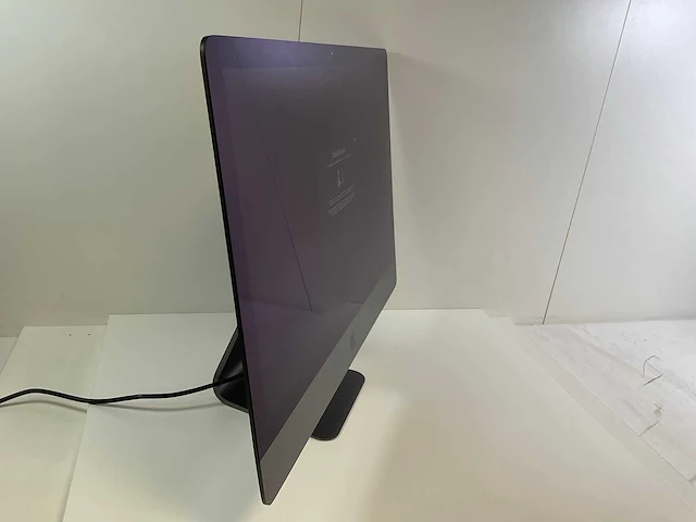 Apple imacpro 1,1 27”, xeon(r) w-2140b, 64 gb ram (4x16gb), 1 tb ssd, amd radeon pro vega 56 8 gb all-in-one desktop - afbeelding 2 van  6