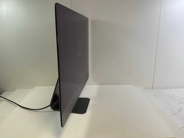 Apple imacpro 1,1 27”, xeon(r) w-2191b, 128 gb ram (4x32gb), 1 tb nvme, amd radeon pro vega 56 8 gb all-in-one desktop - afbeelding 2 van  7