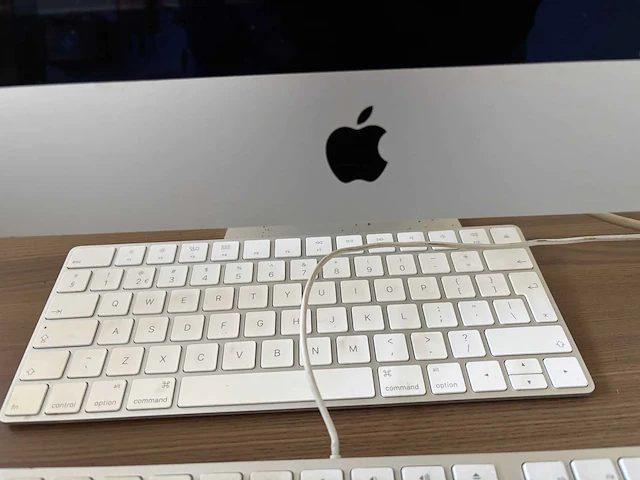 Apple inc. imac 16,2 desktop - afbeelding 3 van  4