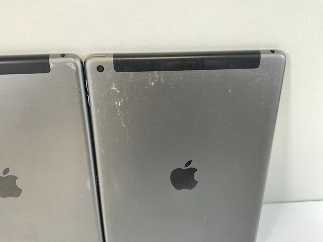 Apple ipad 10.2 inch (2021) - wifi + cellular - 64 gb - space gray (2x) - afbeelding 2 van  10