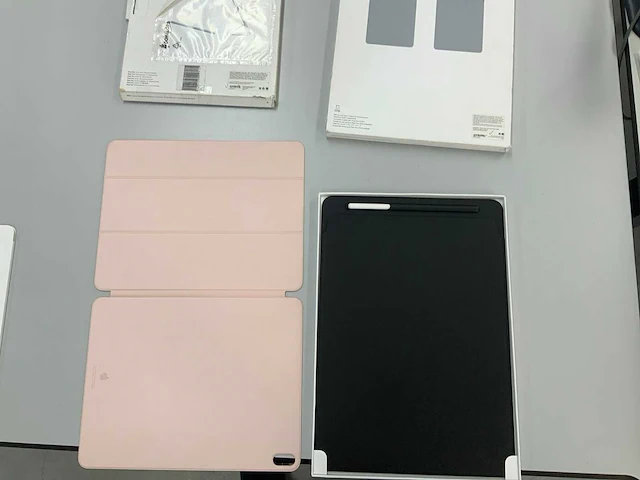 Apple ipad 12.9-inch smart folio pink sand & leather sleeve black - afbeelding 1 van  5
