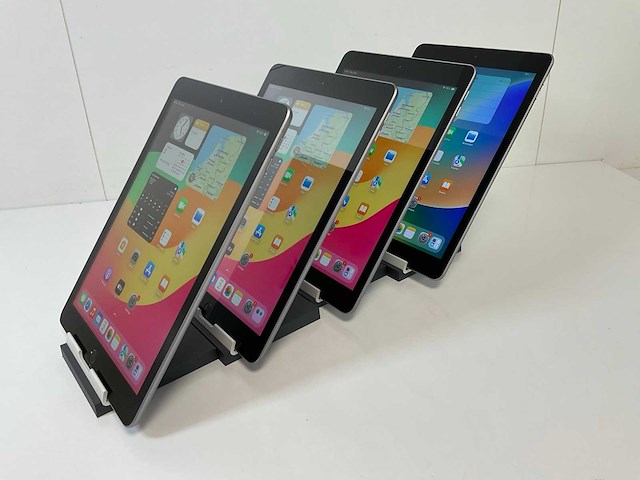 Apple ipad (2018) 6th gen 9.7” - wifi - 32 gb / 128 gb - space gray (4x) - afbeelding 6 van  10