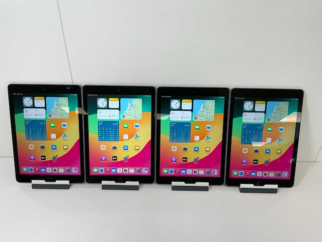 Apple ipad (2018) 9.7”, - wi-fi - 128 gb - space gray (4x) - afbeelding 1 van  9