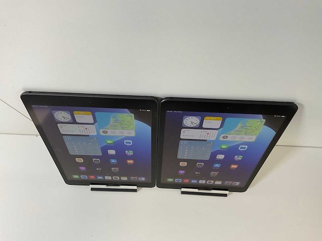 Apple ipad (2020) 8th gen 10.2” - wifi - 32 gb - space gray (2x) - afbeelding 2 van  9