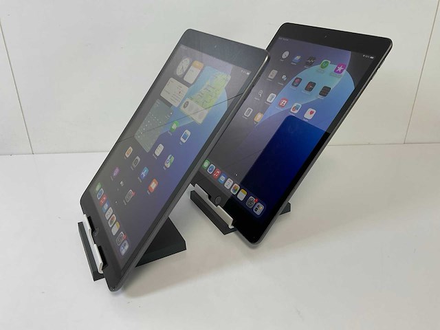 Apple ipad (2020) 8th gen 10.2” - wifi - 32 gb - space gray (2x) - afbeelding 4 van  9