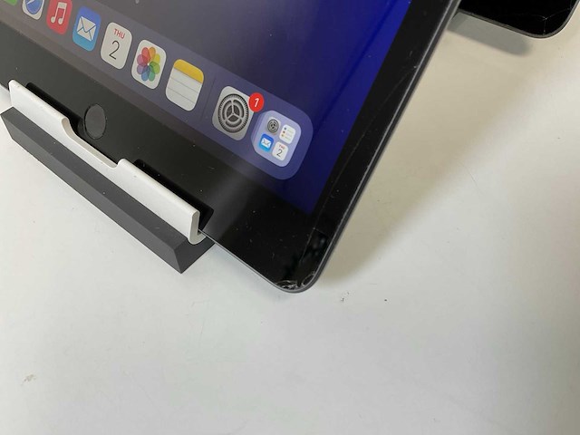 Apple ipad (2020) 8th gen 10.2” - wifi - 32 gb - space gray (2x) - afbeelding 8 van  9