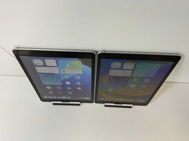 Apple ipad (2021) 10.2” - wifi - 64 gb - silver (2x) - afbeelding 2 van  9