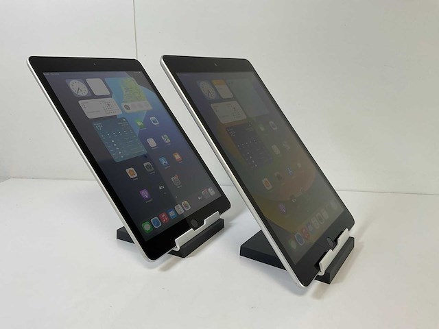 Apple ipad (2021) 10.2” - wifi - 64 gb - silver (2x) - afbeelding 4 van  9