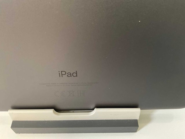 Apple ipad (2021) 10.2” - wifi - 64 gb - silver - afbeelding 6 van  6