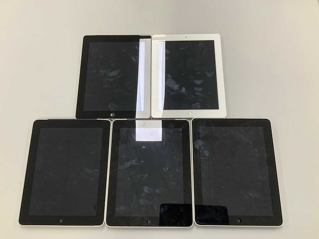 Apple ipad 3 wifi+gsm 16gb, ipad 2 wifi 64gb, ipad 1 64/32gb silver (5x) - afbeelding 1 van  5