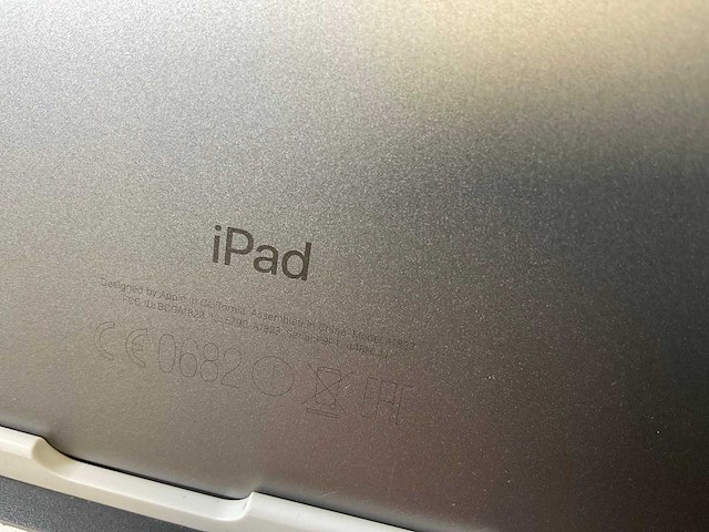 Apple ipad 5th gen - wi-fi + cellular - 32 gb - space gray (5x) - afbeelding 3 van  3