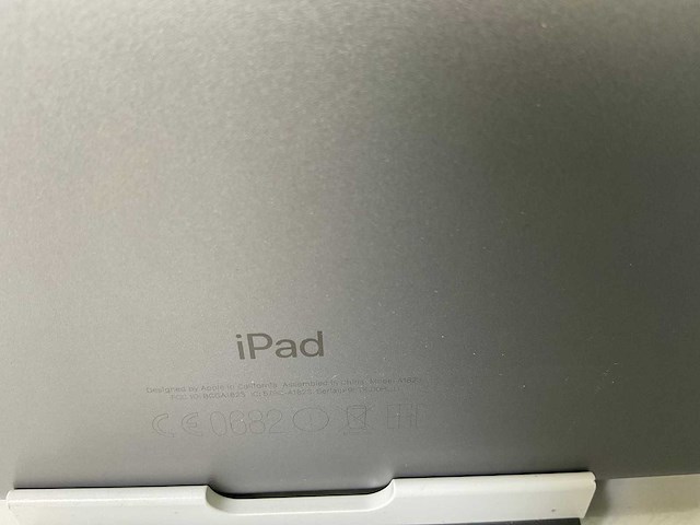 Apple ipad 5th gen - wi-fi + cellular - 32 gb - space gray (5x) - afbeelding 1 van  8