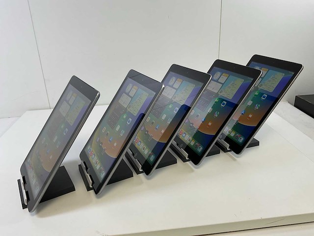 Apple ipad 5th gen - wi-fi + cellular - 32 gb - space gray (5x) - afbeelding 3 van  8