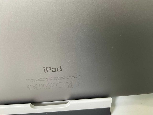 Apple ipad 5th gen - wi-fi + cellular - 32 gb - space gray (5x) - afbeelding 4 van  12