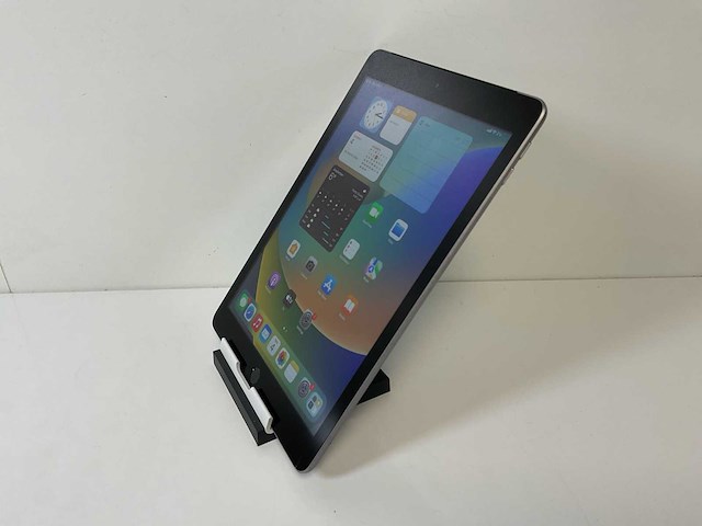 Apple ipad 5th gen - wifi + cellular - 32 gb - silver - afbeelding 4 van  8