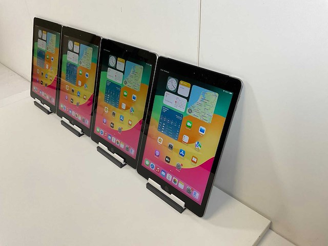 Apple ipad 6th gen - wi-fi + cellular - 128 gb - space gray (4x) - afbeelding 1 van  5