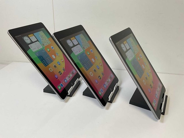 Apple ipad 6th gen - wifi - 128 gb - space gray (3x) - afbeelding 4 van  9