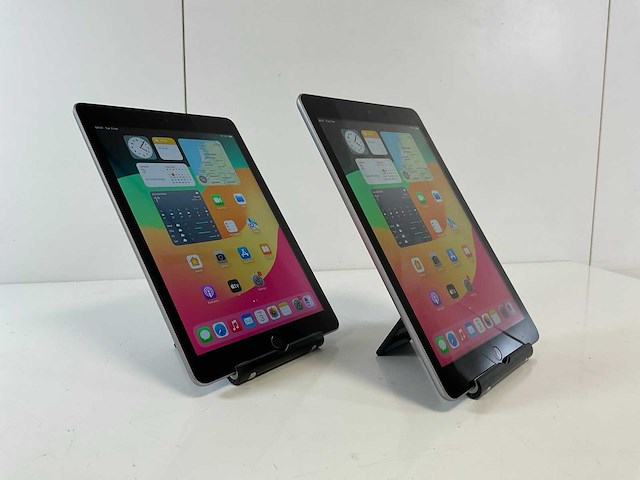 Apple ipad 6th gen - wifi + cellular - 128 gb - space gray (2x) - afbeelding 3 van  4