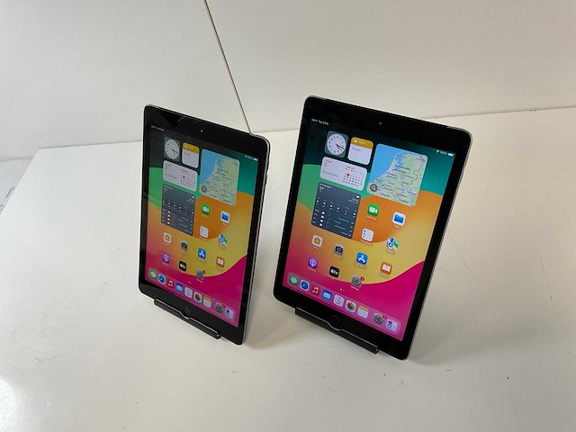 Apple ipad 6th gen - wifi + cellular - 128 gb - space gray (2x) - afbeelding 2 van  2