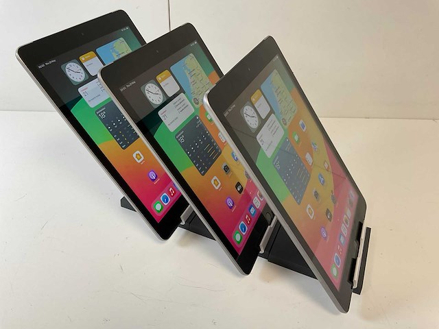Apple ipad 6th gen 8.3” - wifi + cellular - 128 gb - space gray (3x) - afbeelding 4 van  5