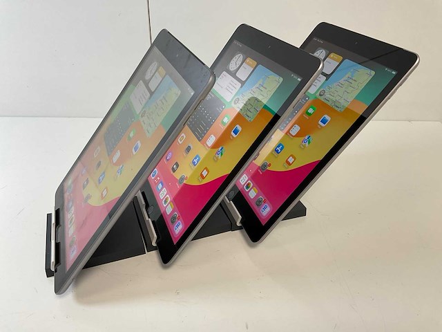 Apple ipad 6th gen 8.3” - wifi + cellular - 128 gb - space gray (3x) - afbeelding 3 van  4