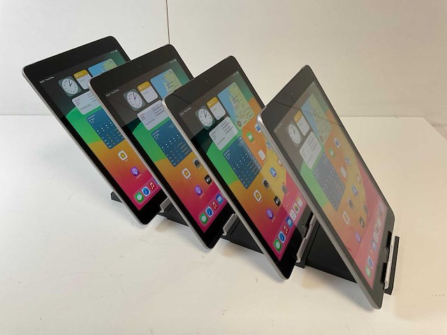 Apple ipad 6th gen 8.3” - wifi + cellular - 32 gb - space gray (4x) - afbeelding 4 van  5