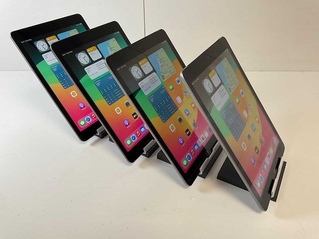 Apple ipad 6th gen 8.3” - wifi + cellular - 32 gb - space gray (4x) - afbeelding 4 van  5