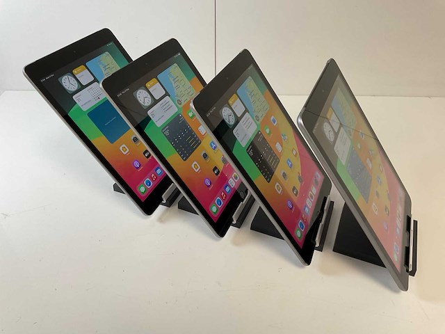 Apple ipad 6th gen 8.3” - wifi + cellular - 32 gb - space gray (4x) - afbeelding 4 van  5