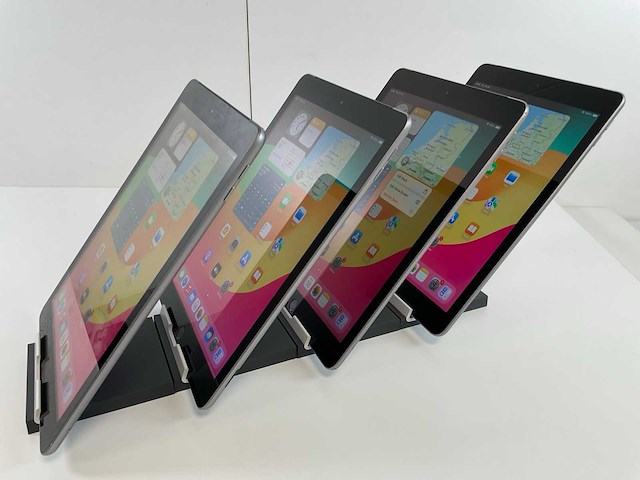 Apple ipad 6th gen 9.7” - wifi + cellular - 32 gb - space gray (4x) - afbeelding 2 van  5