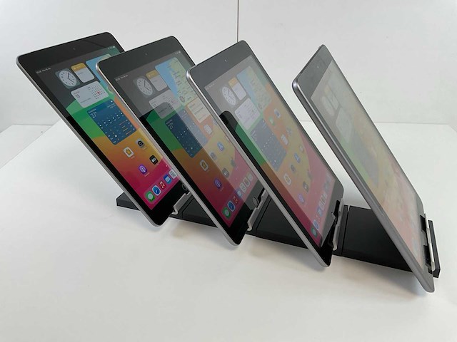 Apple ipad 6th gen 9.7” - wifi + cellular - 32 gb - space gray (4x) - afbeelding 3 van  5