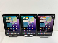 Apple ipad 7th gen - wi-fi + cellular - 128 gb - space gray (3x) - afbeelding 1 van  8