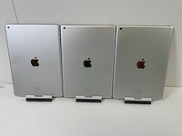 Apple ipad 7th gen - wifi - 32 gb - silver (3x) - afbeelding 5 van  9