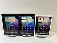 Apple ipad 7th gen - wifi + cellular - 32 gb - space gray / silver (3x) - afbeelding 1 van  9