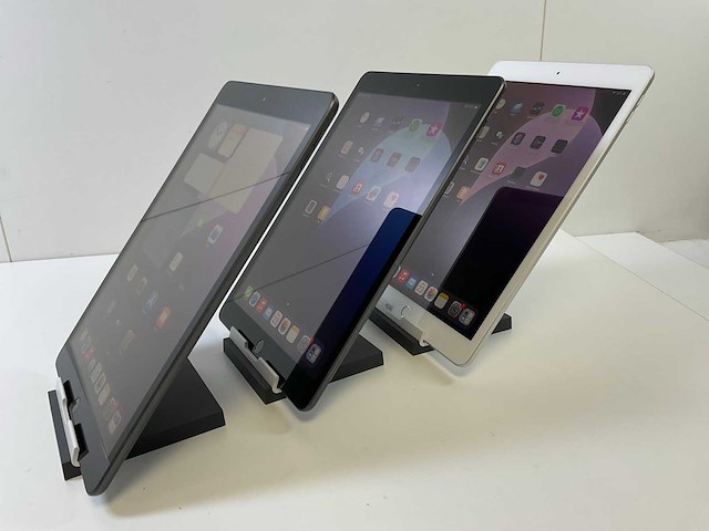 Apple ipad 7th gen - wifi + cellular - 32 gb - space gray / silver (3x) - afbeelding 4 van  9