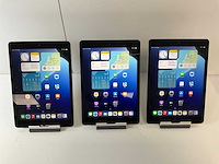 Apple ipad 7th gen 10.2” - wifi + cellular - 32 gb - space gray (3x) - afbeelding 1 van  5