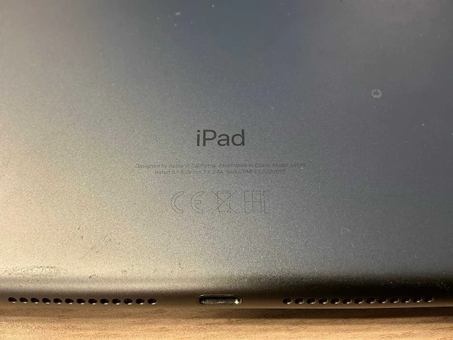 Apple ipad (7th gen, 32gb) tablet - afbeelding 1 van  4