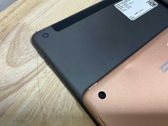 Apple ipad 8 a2270 + a2429 tablet (4x) - afbeelding 3 van  3