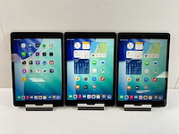 Apple ipad 8th gen - wi-fi - 32 gb - space gray (3x) - afbeelding 1 van  9