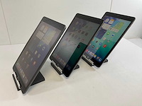 Apple ipad 8th gen - wi-fi - 32 gb - space gray (3x) - afbeelding 4 van  8